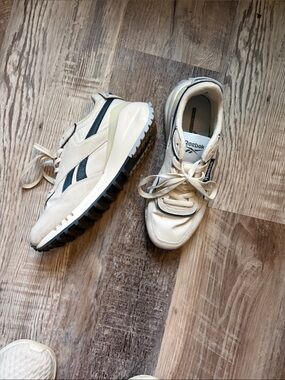Reebok Cream & Blue Retro Trail Sneakers